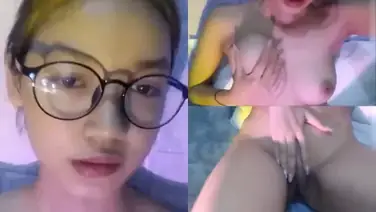 Bokep Indo Panya Kacamata Goyang Ranjang Ganas