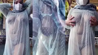 Tante Jilboobs Pamer Toket Transparan Hot